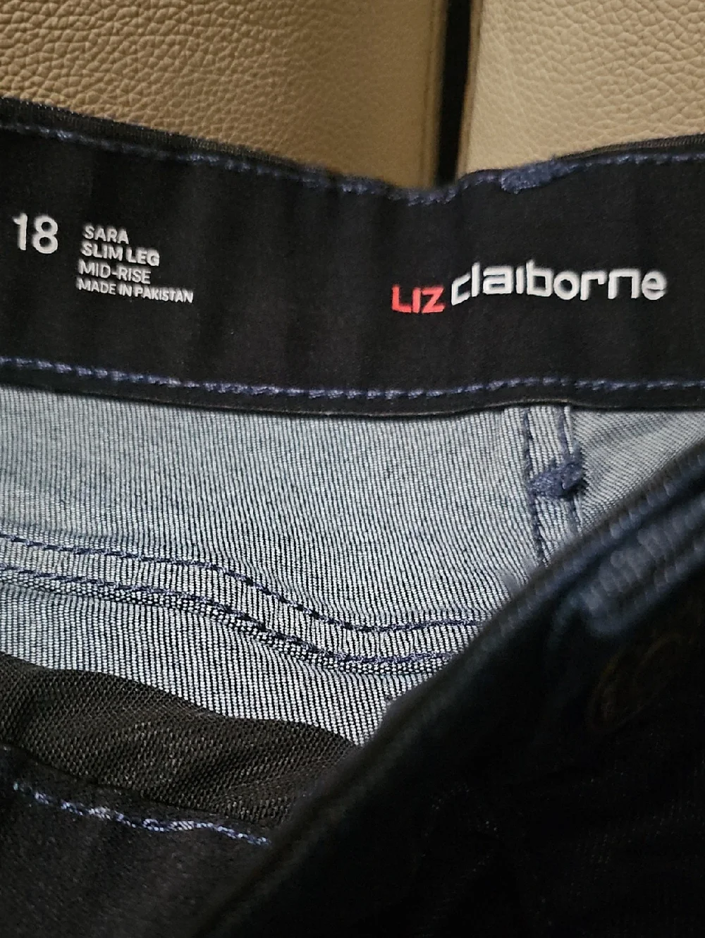 Lee Woman’s Black Slim Fit Denim Jeans - Picture 2 of 3